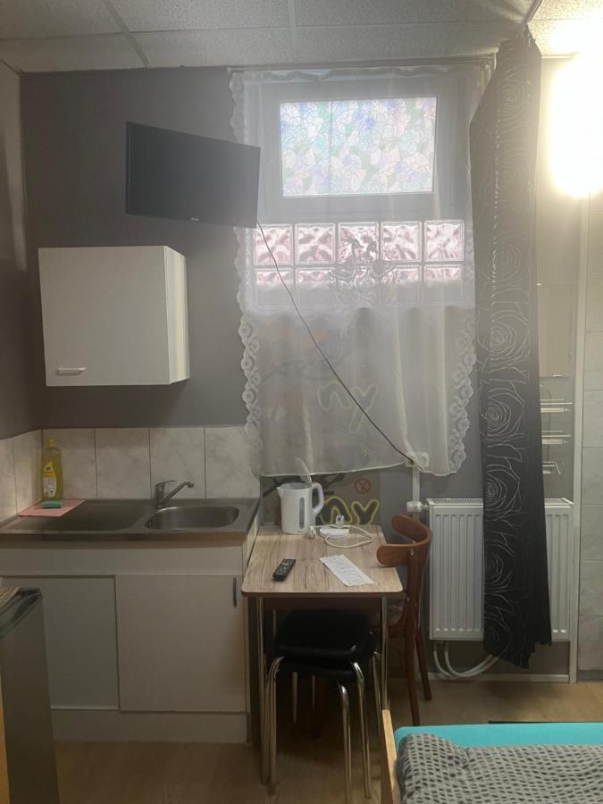 Hipokratios 3 Zimmer Mit Gemeinschaft Wc Fürth Exterior foto